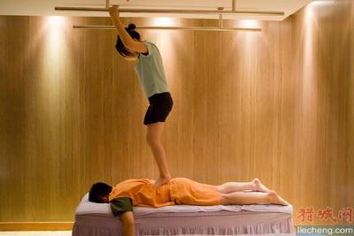 Back Walking Massage Back Walking Massage